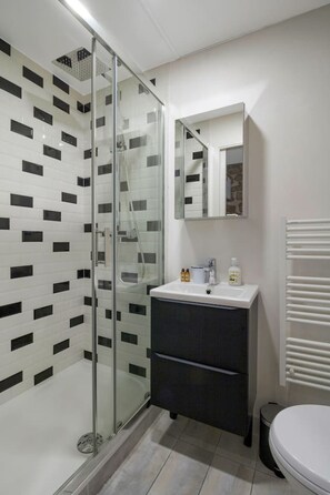 Hårføner og håndklær