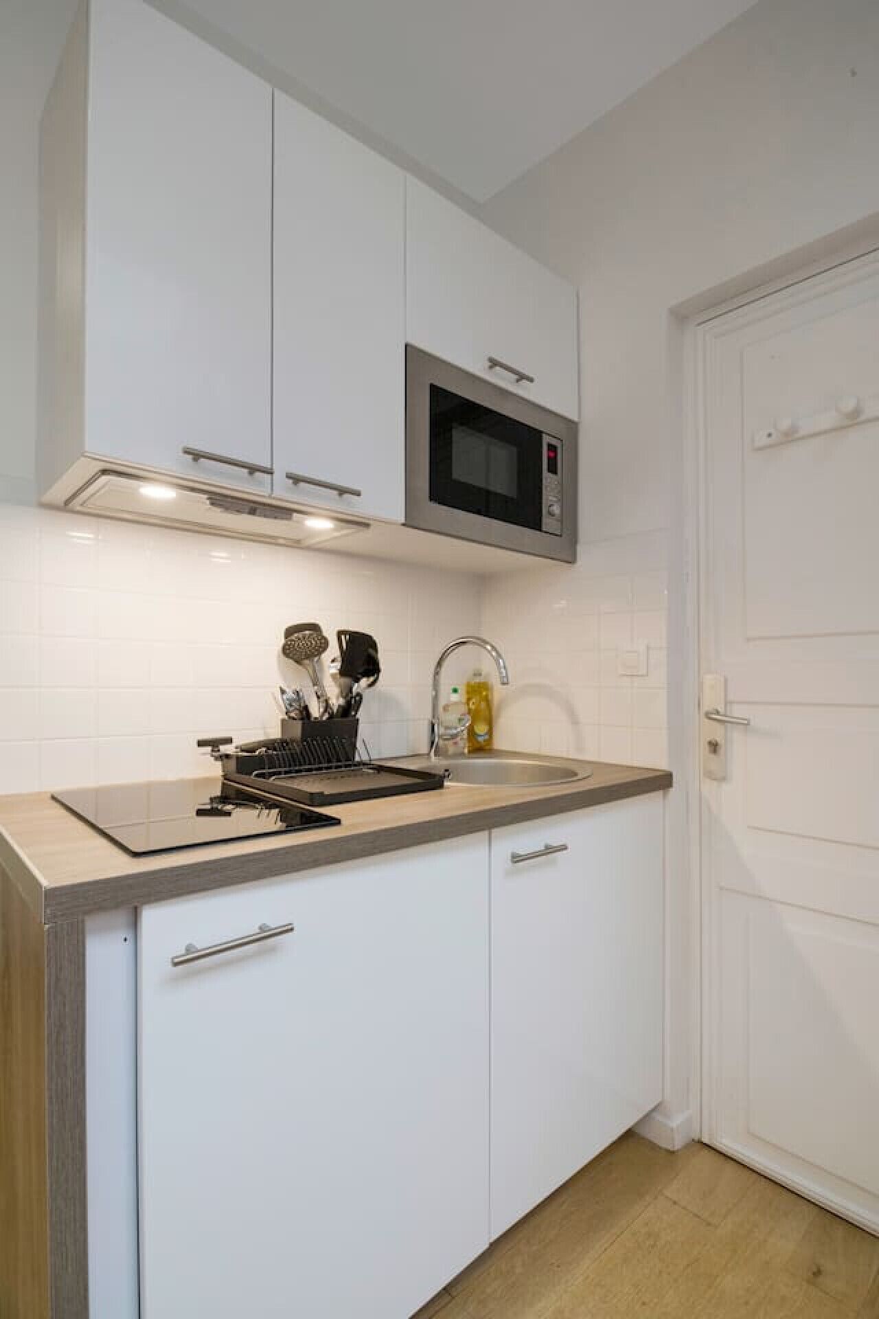 Microonde, macchina per tè/caffè, tostapane, pentole/stoviglie/utensili