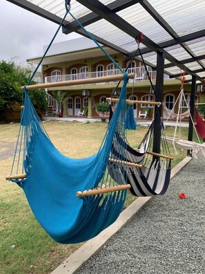 위성 채널 시청이 가능한 32인치 LCD TV