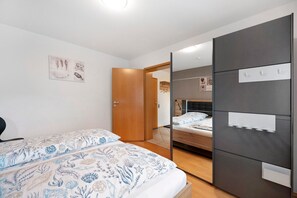1 bedroom, free WiFi, bed sheets - Apartment 'Am Tivoli' with Private Terrace, Private Garden and Wi-Fi (Hermeskeil)