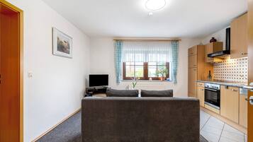 Fernseher, DVD-Player, Stereoanlage