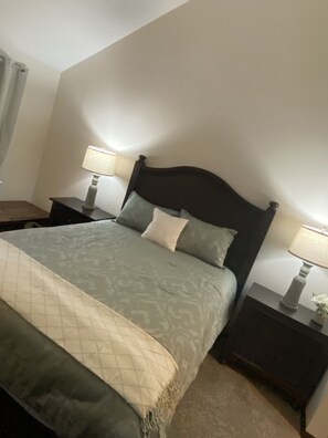 2 Schlafzimmer, Schreibtisch, Bügeleisen/Bügelbrett, WLAN