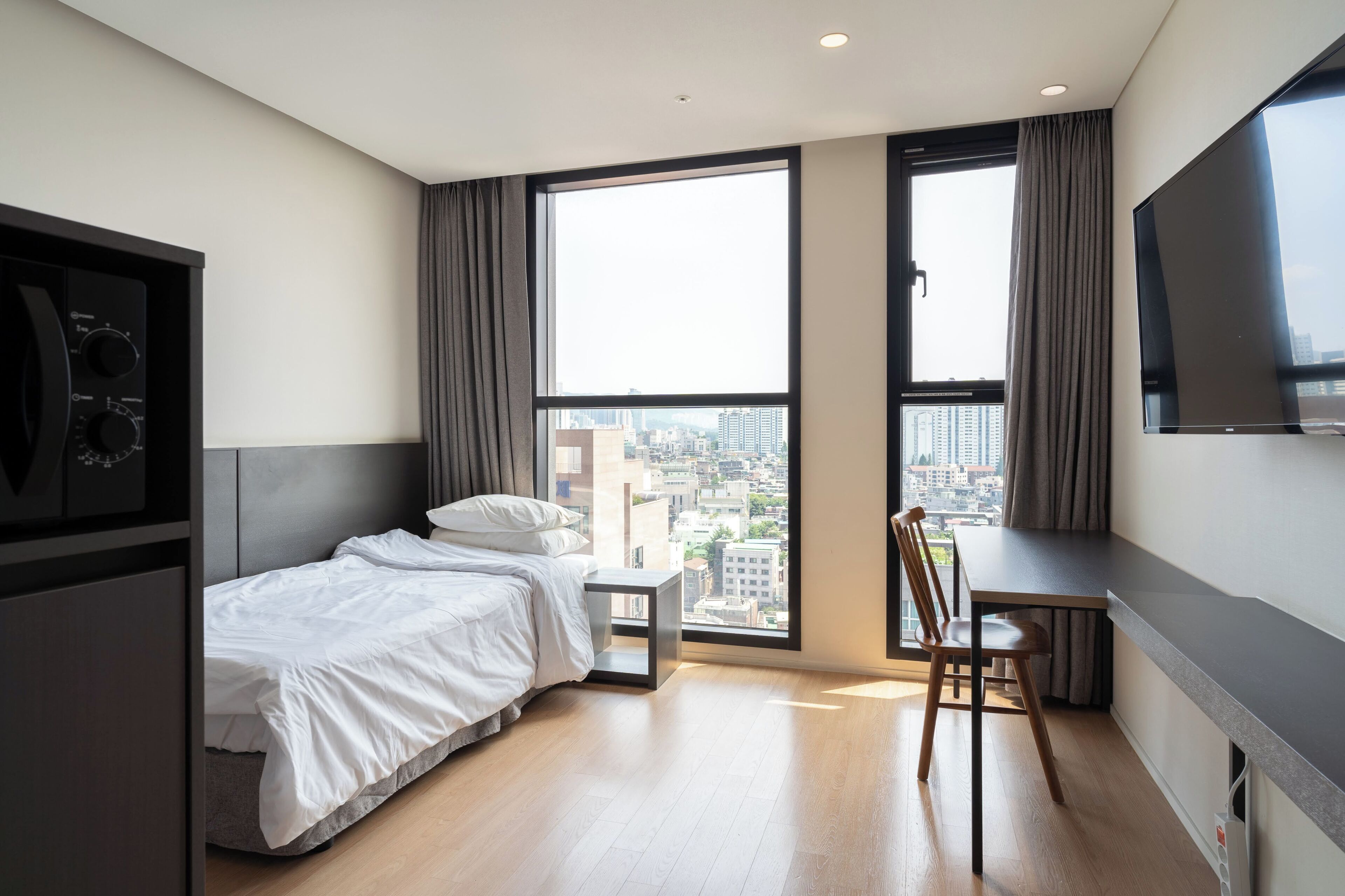 Deluxe Single Room | In-room safe, blackout drapes, free WiFi, bed sheets