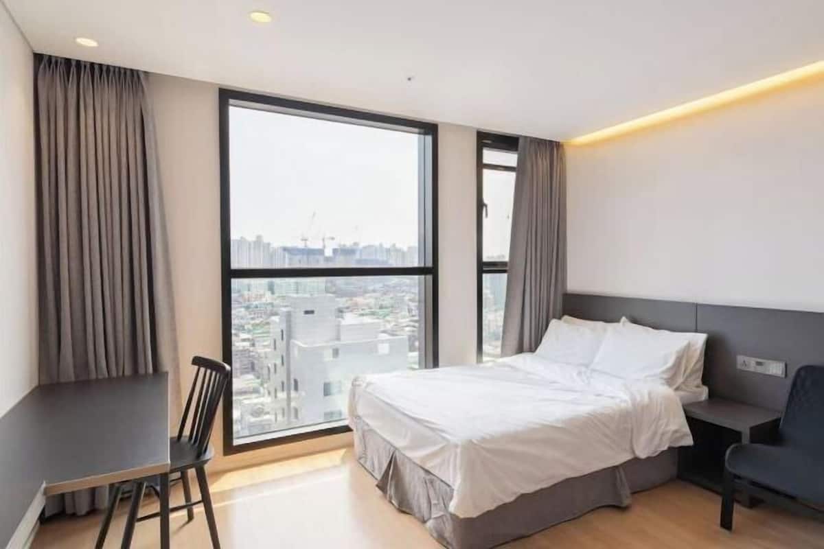 In-room safe, blackout drapes, WiFi (free), bed sheets