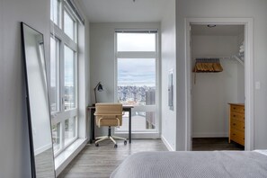 1 bedroom, iron/ironing board, WiFi, bed sheets - Luxe Lower Queen Anne 1BR w/ Garden, BBQ & Game Room, by Blueground (Seattle)
