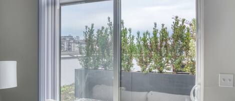 Fernseher, Stereoanlage