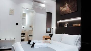 Deluxe Suite | 1 bedroom, in-room safe, desk, laptop workspace