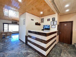 Reception - Hotel AJ Himalayan (Theog)