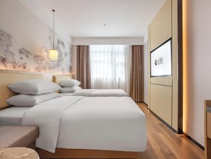 1 bedroom, Egyptian cotton sheets, premium bedding, down comforters