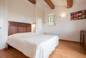 4 bedrooms, iron/ironing board, free WiFi - Villa Les Olivettes – Luxury villa with Heated Pool & Stunning Views (Fayence)