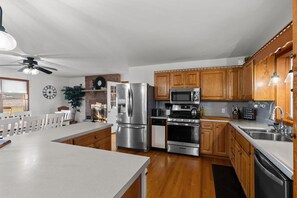 Refrigerador, microondas, horno, placa de cocina