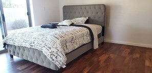 5 slaapkamers, een strijkplank/strijkijzer, gratis wifi, beddengoed