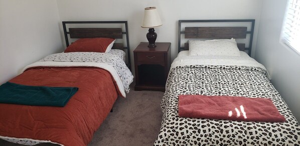 5 slaapkamers, een strijkplank/strijkijzer, gratis wifi, beddengoed