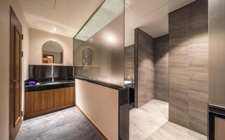 Rainfall showerhead, free toiletries, hair dryer, bathrobes