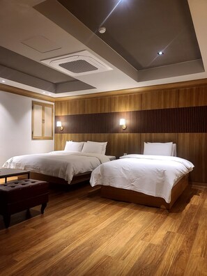 Premium Twin Room | Premium bedding, down comforters, memory foam beds, desk - New Castle (Incheon)