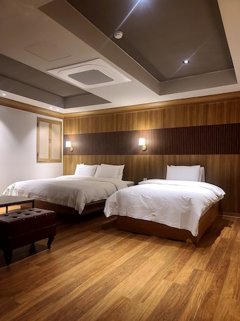 Premium Twin Room | Premium bedding, down comforters, memory foam beds, desk