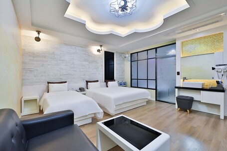 1 habitación, ropa de cama de alta calidad y escritorio