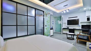 Standard Room | Bathroom | Free toiletries, hair dryer, bathrobes, slippers