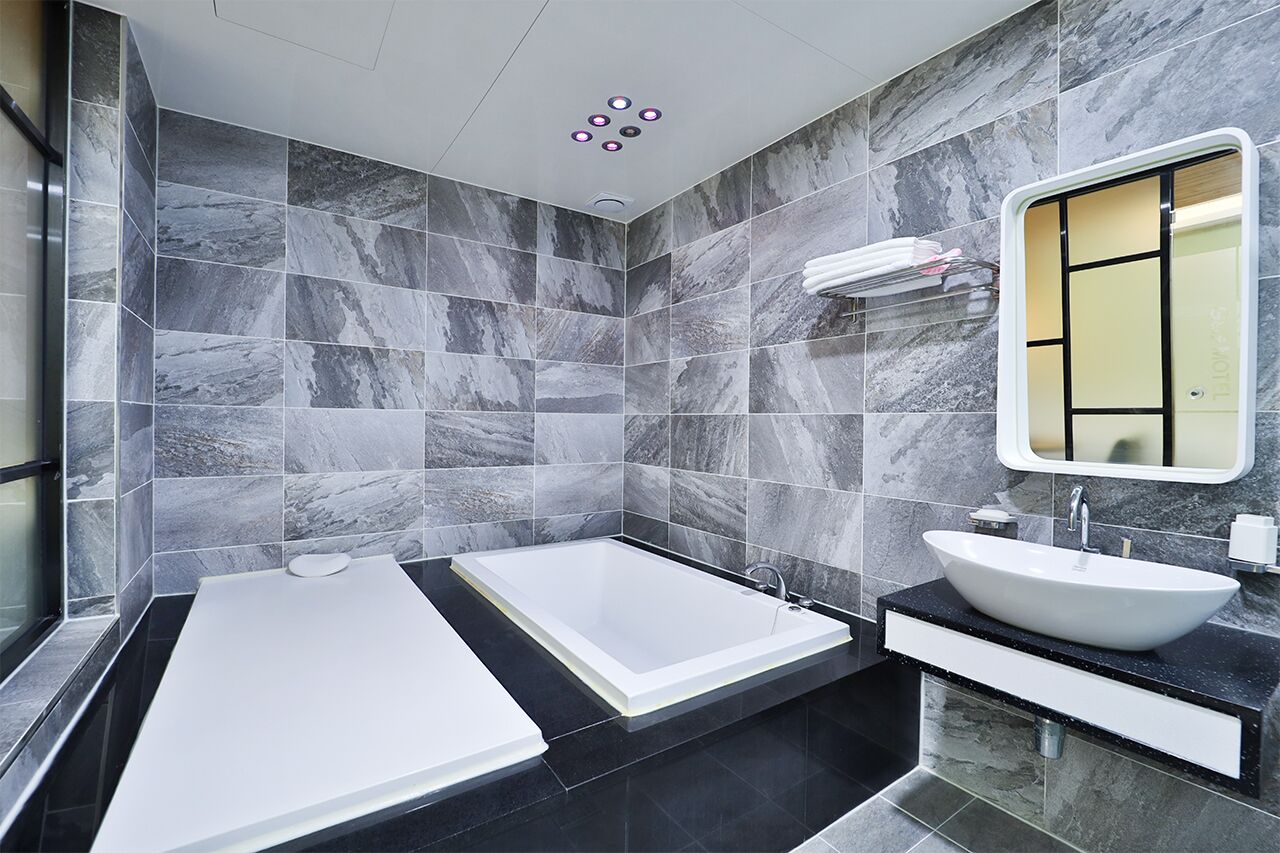 Premier Room | Bathroom | Free toiletries, hair dryer, bathrobes, slippers
