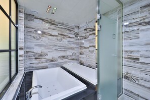 Standard Room | Bathroom | Free toiletries, hair dryer, bathrobes, slippers
