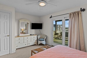 6 bedrooms, Internet, bed sheets - 7019- Sara's Sea Breeze, Amazing Views! Oceanfront, Pet Friendly in Beautiful Rodanthe (Rodanthe)