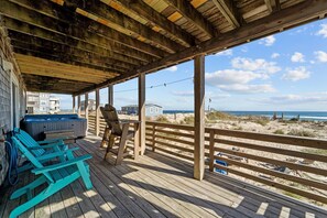 Outdoor spa tub - 7019- Sara's Sea Breeze, Amazing Views! Oceanfront, Pet Friendly in Beautiful Rodanthe (Rodanthe)