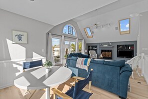 Televisión, futbolito, libros, estéreo