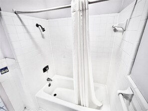 Combined shower/bathtub, hydromassage showerhead, towels, soap