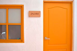 Blackout drapes, free WiFi, bed sheets - The Blue House Hostel - Santa Marta (Santa Marta)