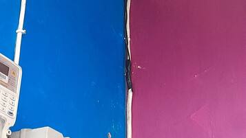 Quarto solteiro básico | Wi-Fi de cortesia, roupa de cama