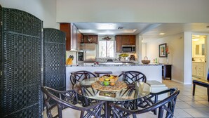 Dining - Palm Desert Condo w/ Patio & Golf Course Views! (Palm Desert)