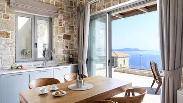 ๋น๋ผ | 2 ๊ฐ์ ์นจ์ค