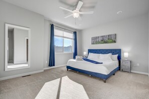 3 dormitorios, escritorio, espacio para trabajar con un portátil