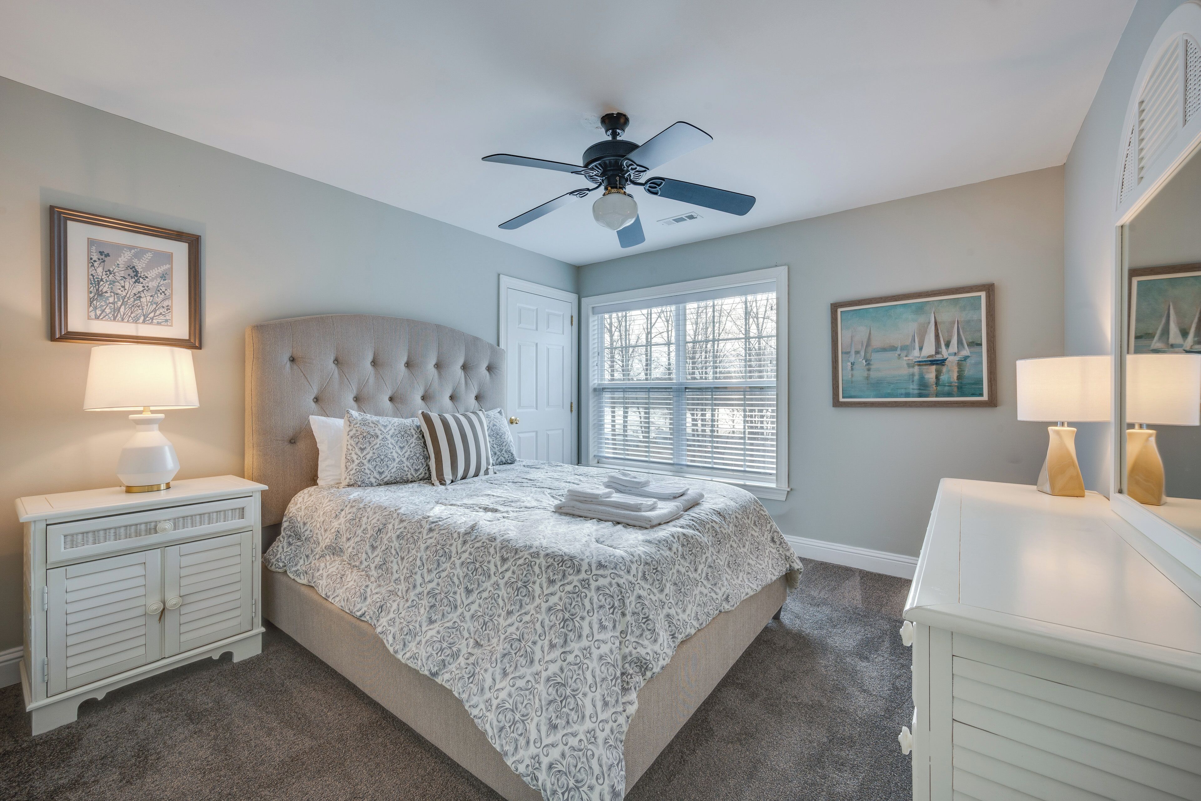 4 bedrooms, iron/ironing board, internet, bed sheets