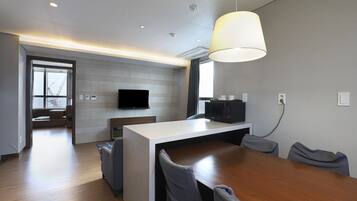 Premium Double Room | Living area | Flat-screen TV