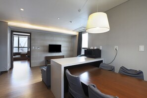 Premium Double Room | Living area - W Residence Hotel Haeundae (Busan)