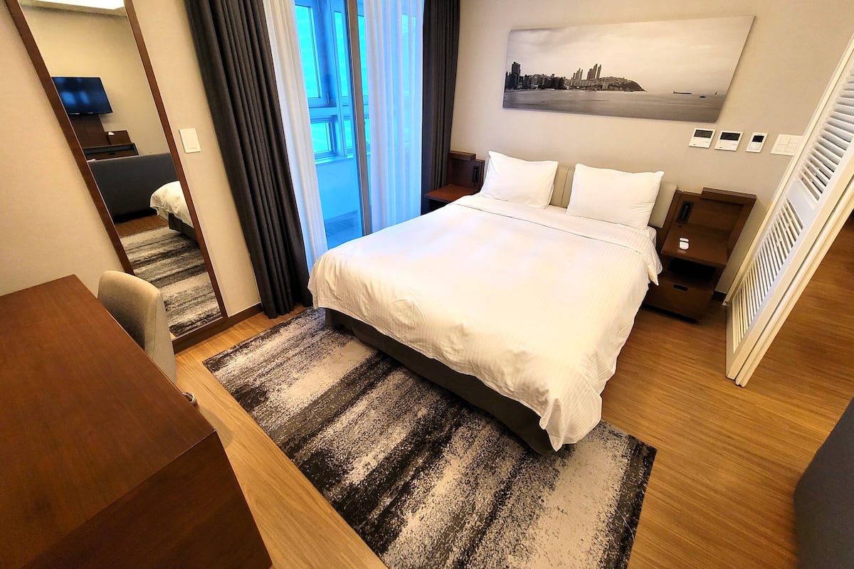 Grand Double Room | In-room safe, blackout curtains, soundproofing, iron/ironing board