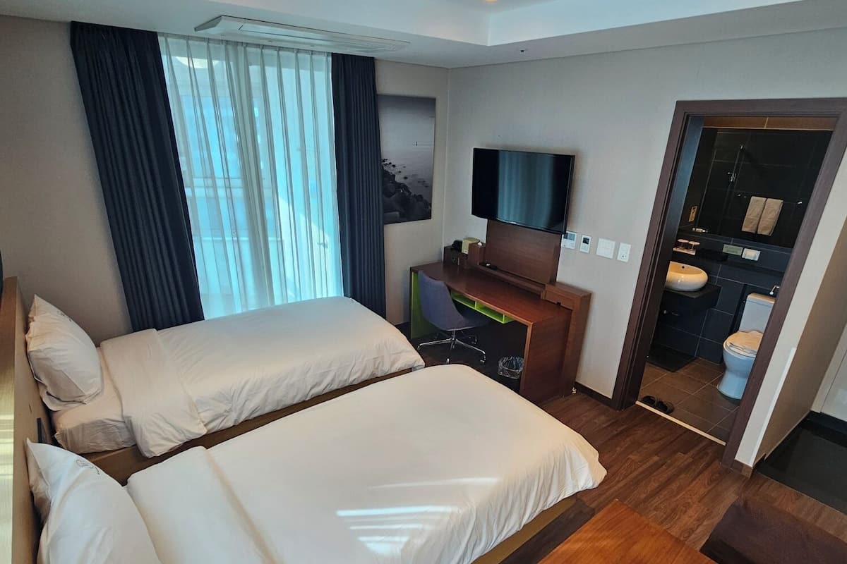 Standard Twin Room | In-room safe, blackout curtains, soundproofing, iron/ironing board