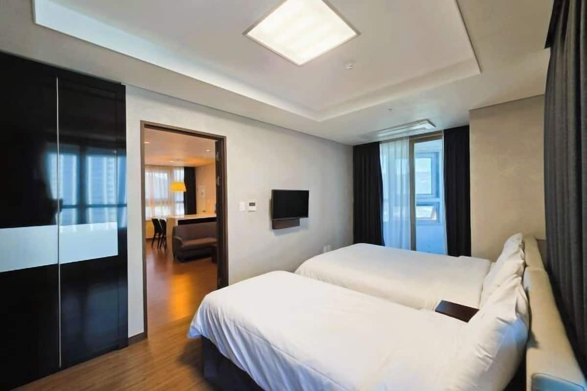 Coffres-forts dans les chambres, rideaux occultants