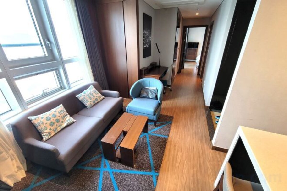 Living area | Flat-screen TV, streaming services