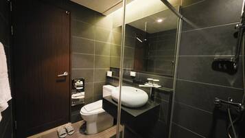 Superior Double Room | Bathroom | Hair dryer, slippers, heated floors, towels