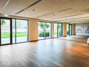 Yoga - Lavishly Elegant 2BR with Breathtaking Burj View (Dubai)