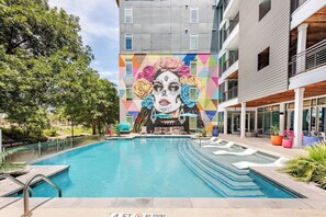 Pool - Gorgeous D-Town Riverwalk Hotel/Apt Free Parking (San Antonio)