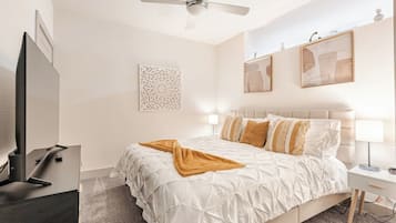 Skrivebord, strygejern/strygebræt, weekendseng, Wi-Fi