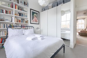 Eenvoudig appartement | 2 slaapkamers, een strijkplank/strijkijzer, beddengoed