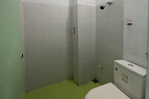 Kahden hengen standard-huone | Kylpyhuone | Suihku, pyyhkeet