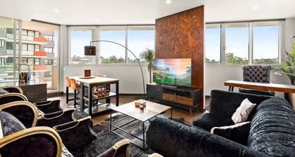 Elegant 1-Bed by Riverside Park & Amenities