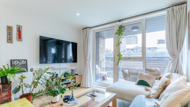 Eenvoudig appartement | Woonruimte | Televisie