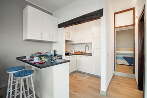 Family House, Multiple Bedrooms, Mountainside (Lake View Terrace Over The Borromean) | Private kitchen | Fridge, microwave, oven, stovetop