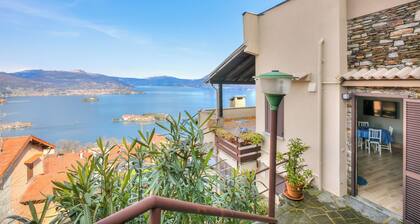 Lake View Terrace Over The Borromean Isla